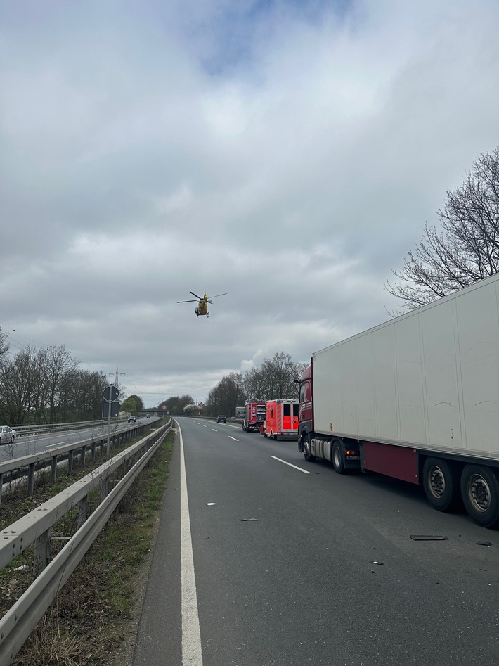 FW-DO: Zwei Verkehrsunfälle auf der B236 - Feuerwehr befreit Fahrer