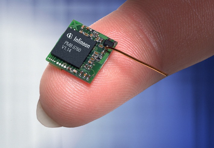Infineon katapultiert Bluetooth in den Massenmarkt / Auf wenigen
Quadratmillimetern integriert ein Chip alles für den Datenfunk
