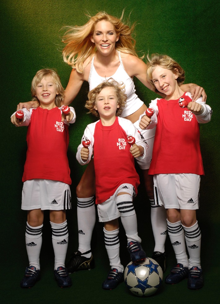 RED NOSE DAY 2006: rote Fußball-Nasen für Kinder in Not!