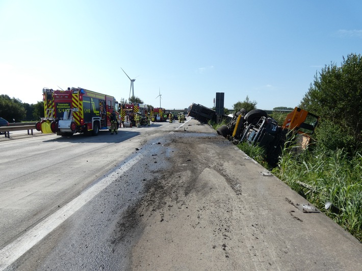 POL-CUX: Verkehrsunfall mit Autotransporter auf der Autobahn 27