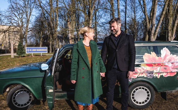 ZDF-"Herzkino": Drehstart für "Alle Nadeln an der Tanne" mit Anna Loos und Marcus Mittermeier (FOTO)