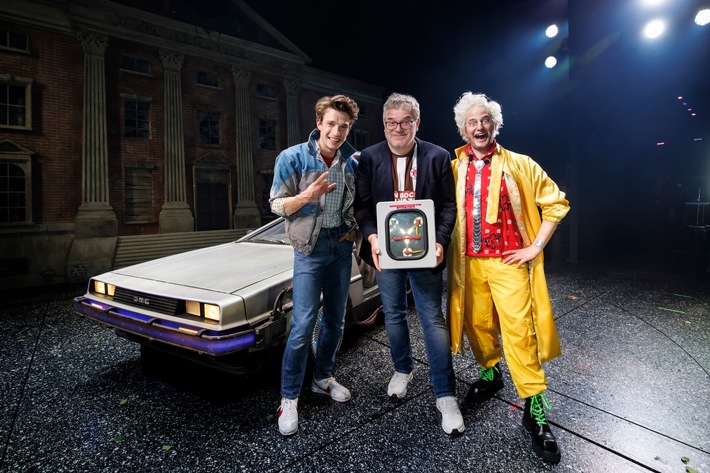 Elton wird Strickland: TV-Moderator übernimmt die legendäre Schulleiter-Rolle in ZURÜCK IN DIE ZUKUNFT – Das Musical