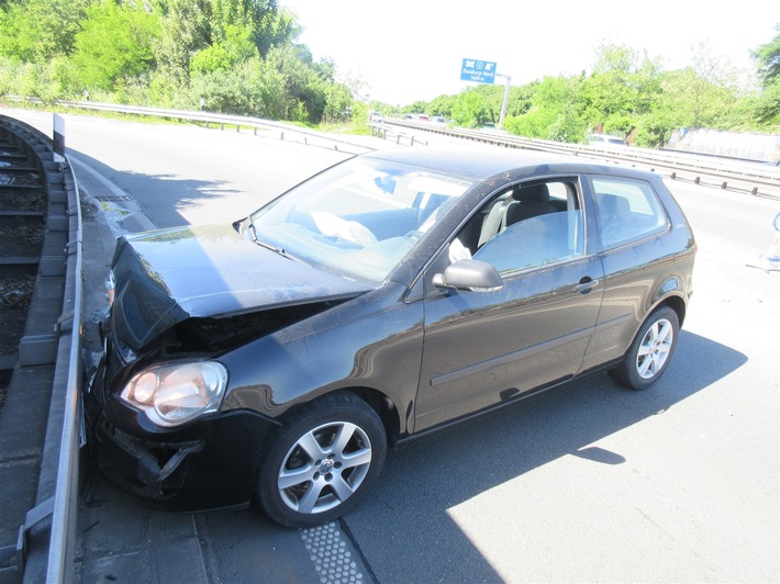 POL-DU: Untermeiderich/ Autobahn 59: Fahrer flüchtet, baut Unfall, flüchtet erneut und leistet Widerstand