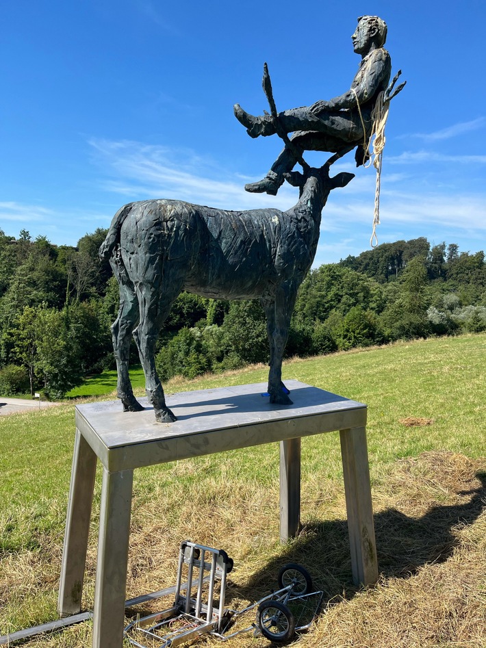 POL-ME: Skulptur von Unbekannten beschädigt - 2606098
