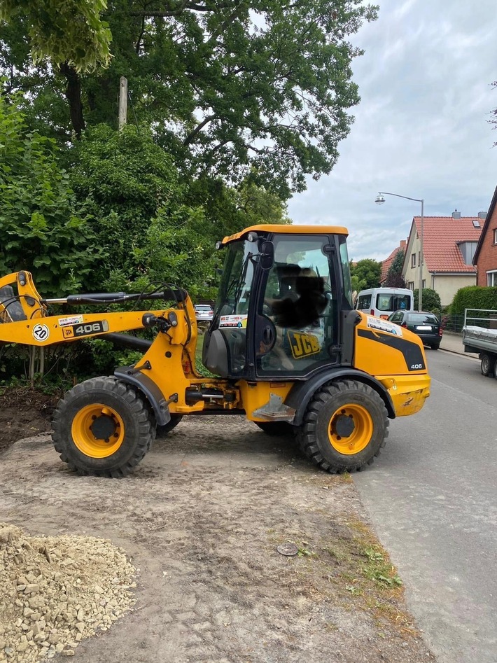 POL-H: Lehrte-Ahlten: Radlader entwendet - Polizei bittet um Hinweise