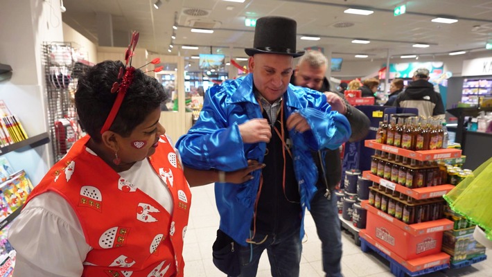Neue Folgen "Unser Supermarkt - mit Herz und Humor" Diese Woche: Karnevals-Chaos im Supermarkt
