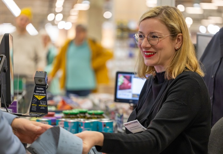 Presse-Information: Isabel Mackensen-Geis MdB zu Gast im Edeka Stiegler