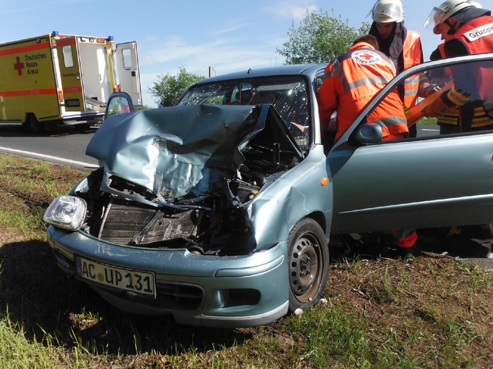 POL-DN: 8000 Euro Sachschaden und vier Verletzte bei zwei Unfällen