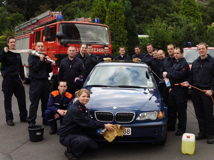 FW-E: Autowaschaktion der Freiwilligen Feuerwehrgruppen Katernberg und Stoppenberg