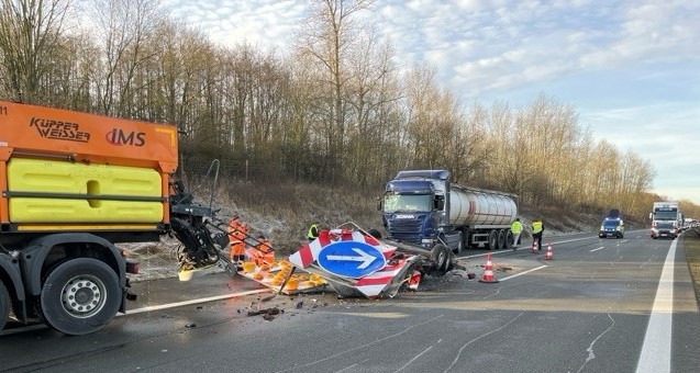 POL-LWL: Verkehrsunfall mit Fahrzeuggespann der Autobahnmeisterei