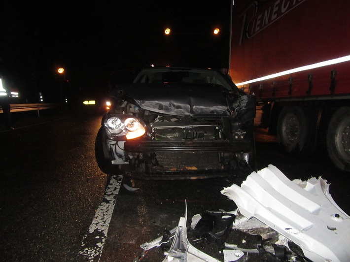 POL-HOL: B64 / Lobacher Kreuzung

Zwei Leichtverletzte bei Verkehrsunfall mit LKW