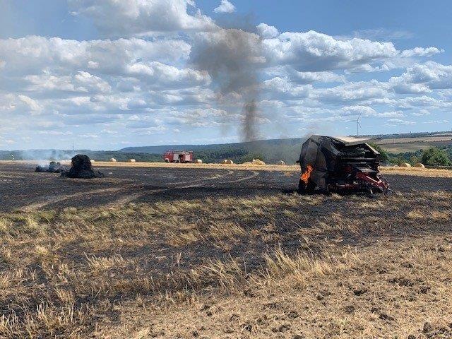 POL-PDPS: Brand einer Rundballenheupresse bei Thaleischweiler