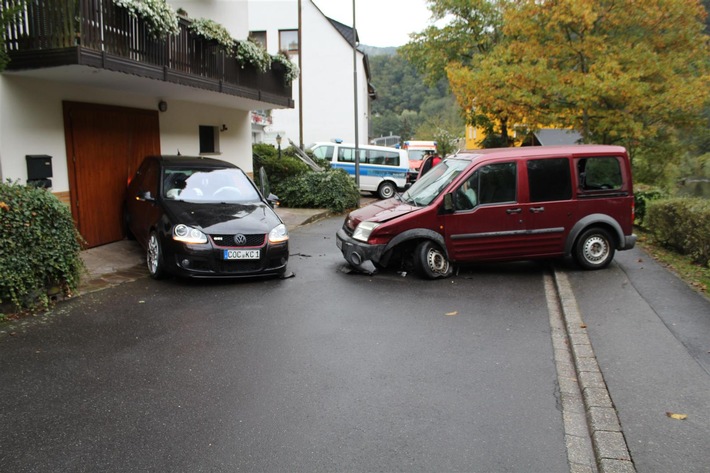 POL-PDMY: Drei Leichtverletzte bei Unfall