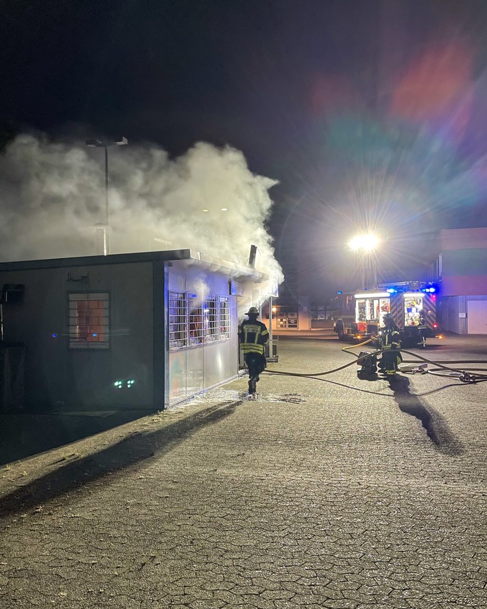 FW-DT: Feuer in Imbisslokal