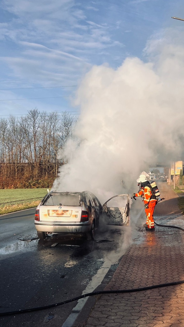 FW Minden: PKW im Vollbrand
