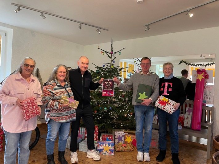 Weihnachtsgeschenke für 280 Kinder mit Hilfe der Telekom