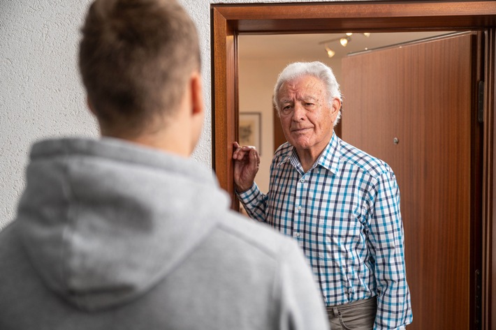 POL-ME: Falsche Bankmitarbeiterin: 89-Jähriger wird Opfer von Trickbetrug - Velbert - 2410070