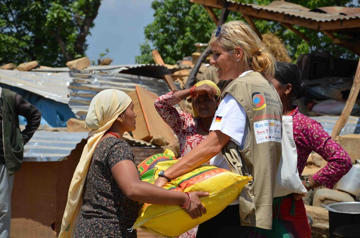 Trotz Auflage durch Nepals Regierung können Spendengelder von &quot;Aktion Deutschland Hilft&quot; direkt eingesetzt werden / Allerdings Probleme bei Materialbeschaffung / Spendenstand: 8,6 Millionen Euro