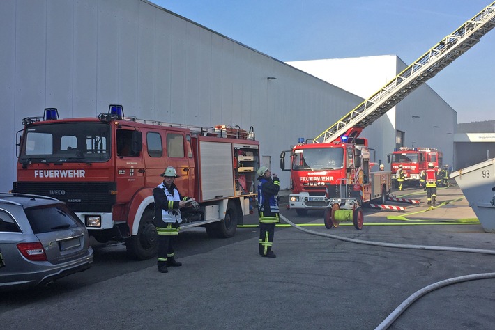 FW-OE: Brand einer Absauganlage in Attendorner Industriebetrieb