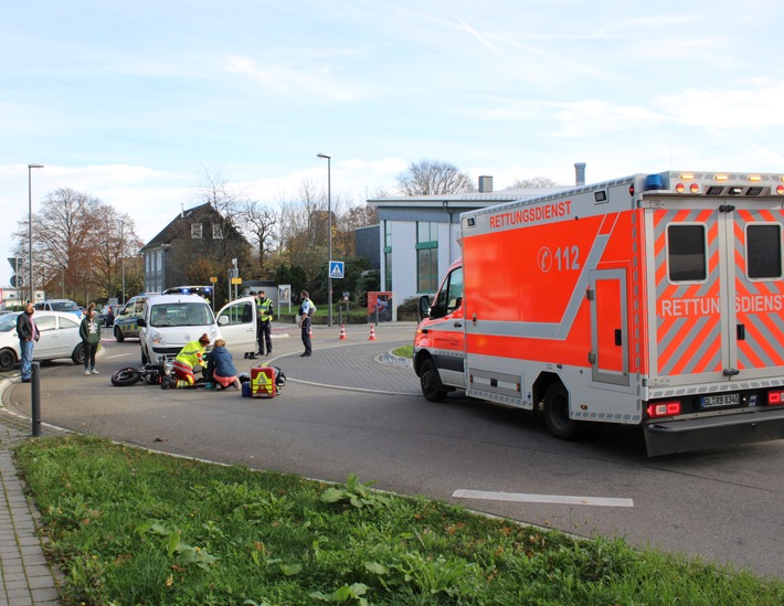 POL-RBK: Burscheid - Motorradfahrer bei Unfall im Kreisverkehr schwer verletzt