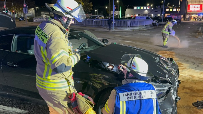 FW Weinheim: Verkehrsunfall am Abend auf der Mannheimer Straße