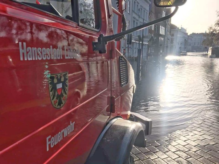 FW-HL: Hochwasser in Lübeck und Travemünde