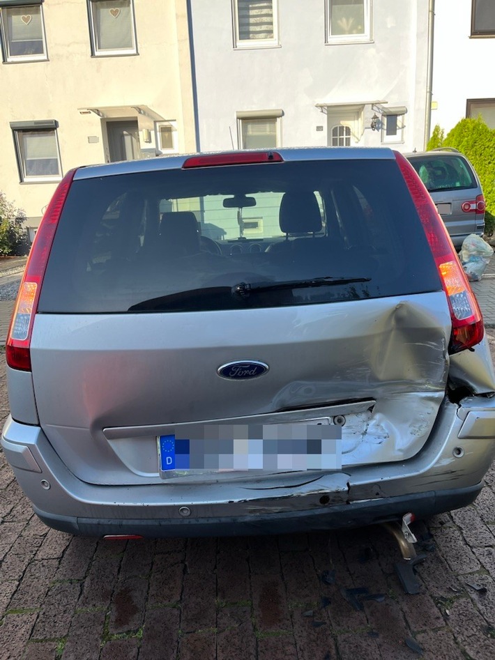 POL-STD: Stade: Unfall beim Ausparken - eine Leichtverletzte