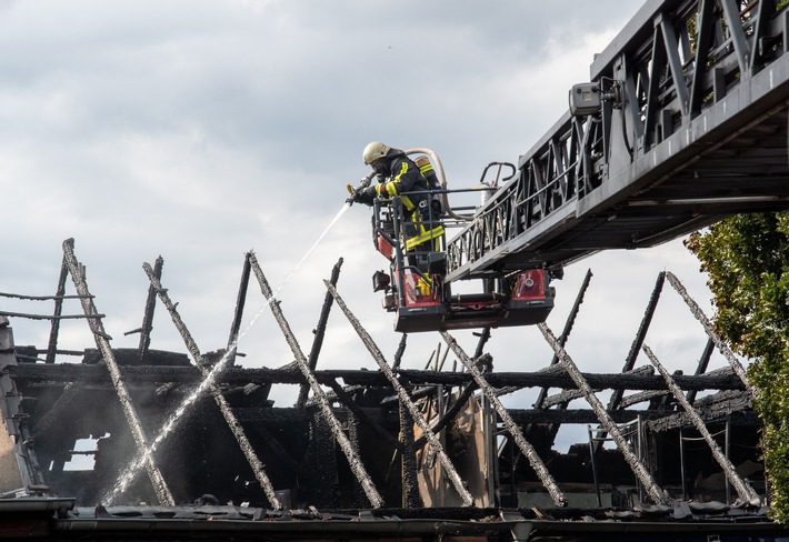 FW-BO: Brand eines Gartenmaschinenhändlers