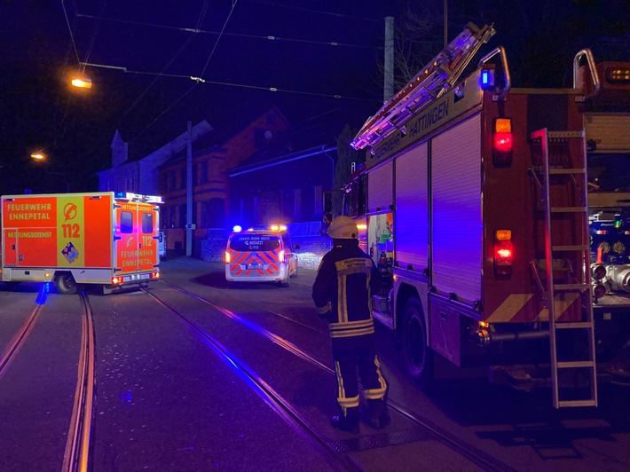 FW-EN: Verkehrsunfall mit zwei Verletzten