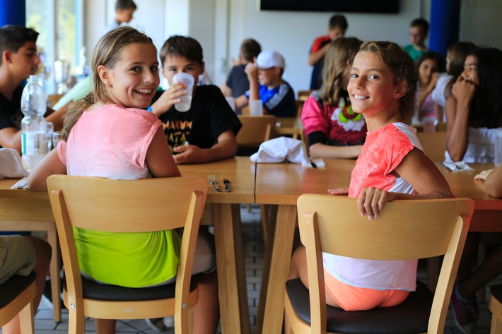 Sprachurlaub für Schüler / Englischcamp, Sport und Spaß mit internationalen Freunden