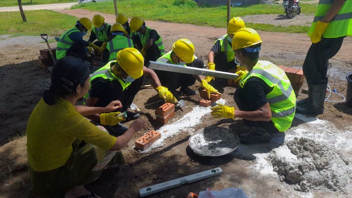 Six mois après le tremblement de terre au Myanmar / Caritas Suisse renforce son aide aux victimes du séisme