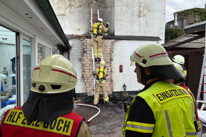 Feuerwehr Goch: Feuer in einem Innenhof