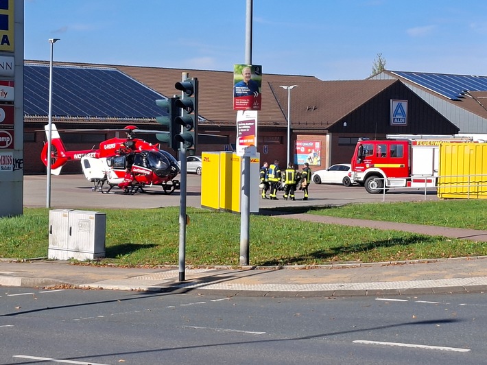 FW-EN: Landeplatzsicherung für Rettungshubschrauber und Türöffnung
