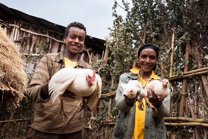 Stiftung Menschen für Menschen - Karlheinz Böhms Äthiopienhilfe / Geschenktipp für Weihnachten: Hühner für Äthiopien - Zukunft schenken
