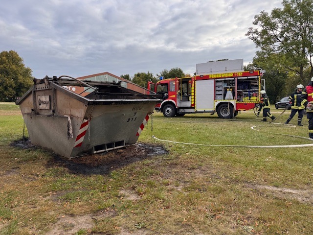 FW-ROW: Containerbrand an der Schule in Tarmstedt