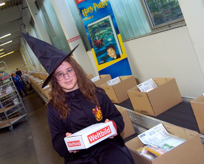 Harry Potter Band 6 - Erstmalig Mitternachtszustellung: "Zauber-Service" von Weltbild und der Schweizerischen Post