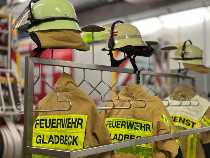 FW-GLA: Fritteusen Brand in einem historischen Gebäude