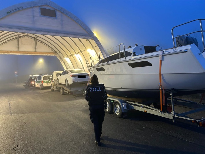 HZA-UL: Zöllner versteuern Segelyacht und Wohnmobil