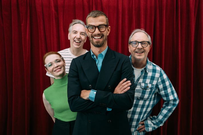 Jubiläumsparty? Oder Diebstahl-Frust? Karoline Herfurth, Olli Dittrich und Olli Schulz quizzen ab Sonntag, 19. Oktober in "Wer stiehlt mir die Show?" um Jokos Job