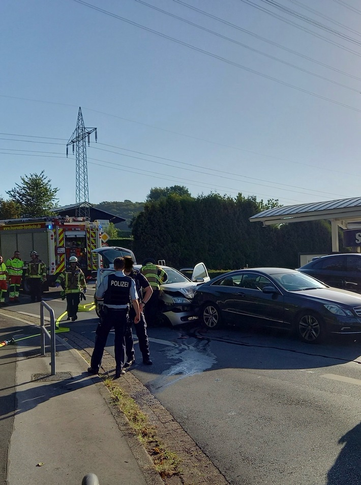 FW-EN: Verkehrsunfall auf Dortmunder Landstraße