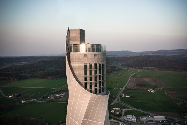 Höchste Aussichtsplattform Deutschlands auf dem Testturm von thyssenkrupp Elevator in Rottweil feiert am ersten Oktoberwochenende ihren ersten Geburtstag