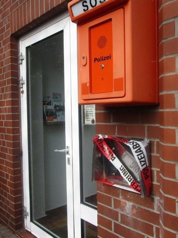 POL-STD: Ehrlicher Finder gibt zwei Geldbörsen mit fast zehntausend Euro ab, Unbekannte sprengen Briefkasten an Horneburger Polizeistation