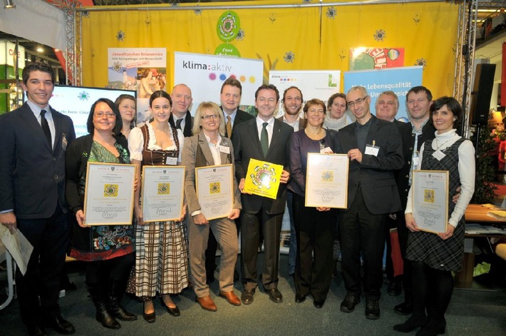 Familien-Landhotel Stern erhält als erster umweltgeprüfter
Gastronomiebetrieb Tirols das Österreichische Umweltzeichen - BILD