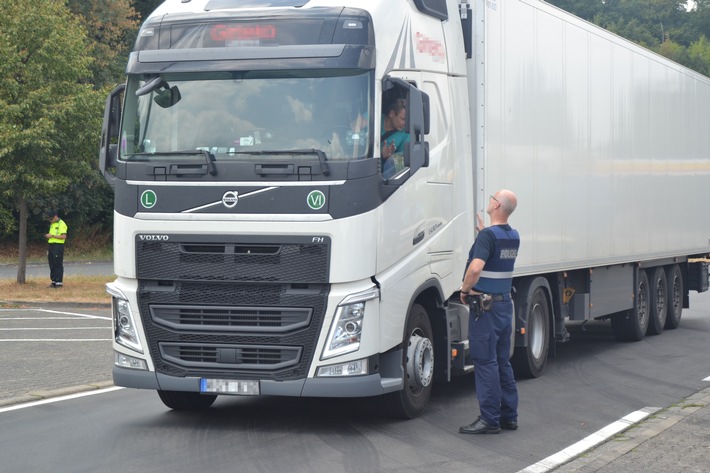 POL-PPWP: Verkehrssicherheitsaktion: "Brummis im Blick" - Polizei überwacht Lkw-Verkehr