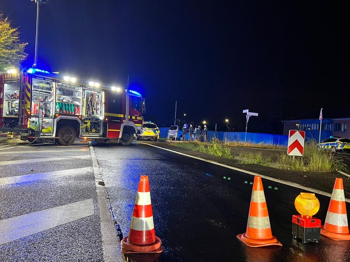 FW Grevenbroich: Unfall bei Neurath fordert zwei Verletzte