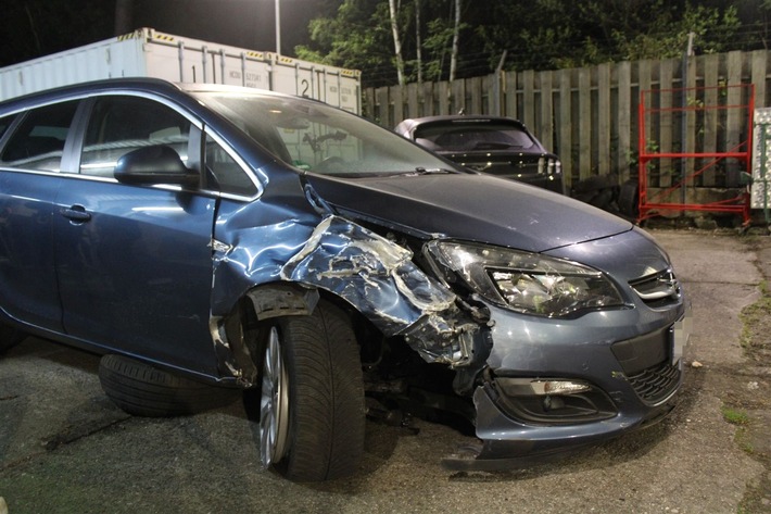 POL-RBK: Bergisch Gladbach - Alkoholisierter Fahrer verursacht Verkehrsunfall mit hohem Sachschaden