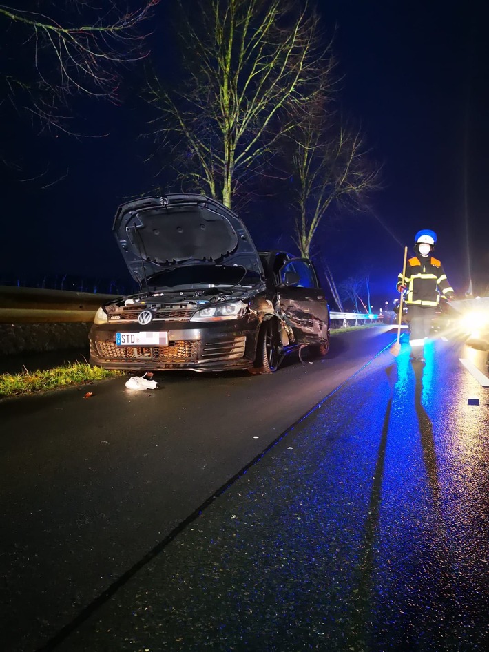 POL-STD: Windschutzscheibe in Harsefeld eingeschlagen - Polizei sucht Zeugen, Autofahrer kommt in Jork in den Gegenverkehr - 27-Jährige Golffahrerin leicht verletzt