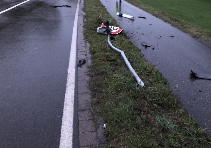 POL-PDKL: Beschädigte Verkehrszeichen durch unbekannten Verkehrsteilnehmer