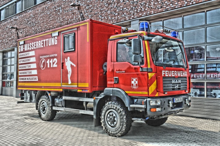 FW-Dorsten: Feuerwehr rettete am Nachmittag Person aus der "Lippe"
