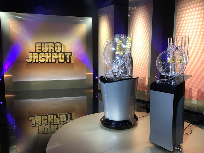 Im finnischen Helsinki wurden am 8. Januar die Gewinnzahlen ermittelt. In der zweiten Gewinnklasse erzielten gleich elf Spielteilnehmer Großgewinne im sechsstelligen Bereich. Der Jackpot steigt zur kommenden Ziehung (15. Januar) auf 90 Millionen Euro. / Weiterer Text über ots und www.presseportal.de/nr/107909 / Die Verwendung dieses Bildes ist für redaktionelle Zwecke honorarfrei. Veröffentlichung bitte unter Quellenangabe: "obs/Eurojackpot/(c) WestLotto"